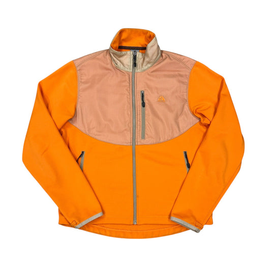 Chaqueta Nike ACG naranja técnica con paneles ripstop y cremallera completa