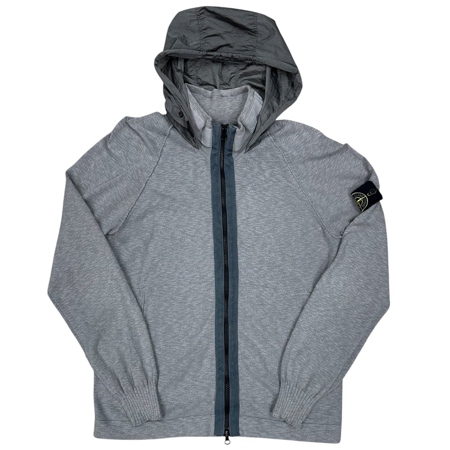 Chaqueta Stone Island gris con capucha técnica
