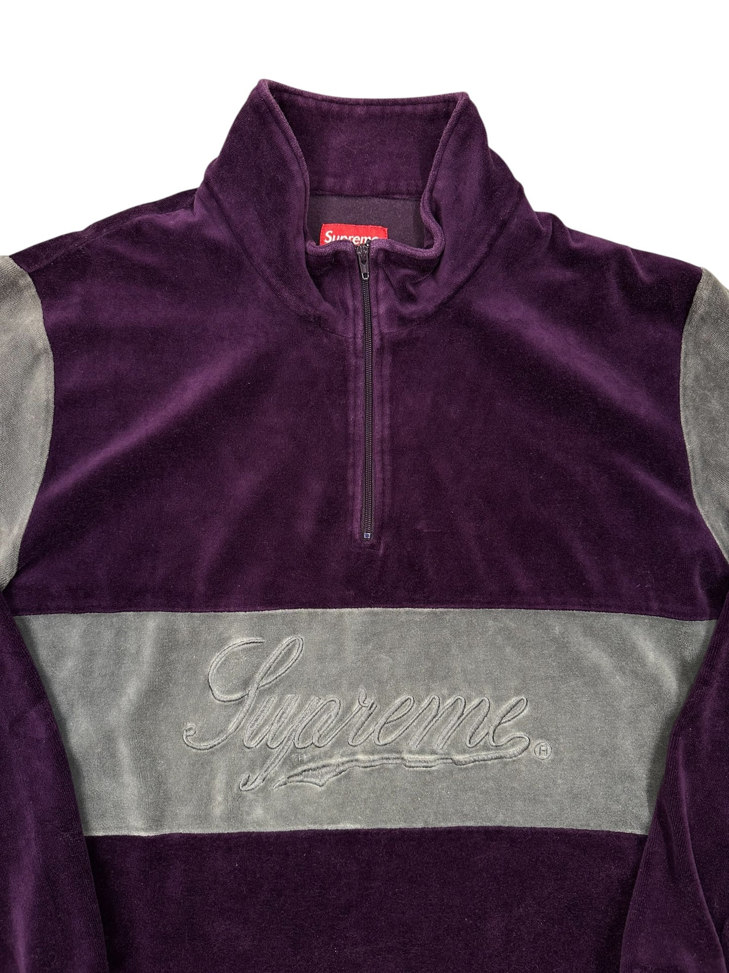 Sudadera Supreme velour morada half zip con logo script bordado