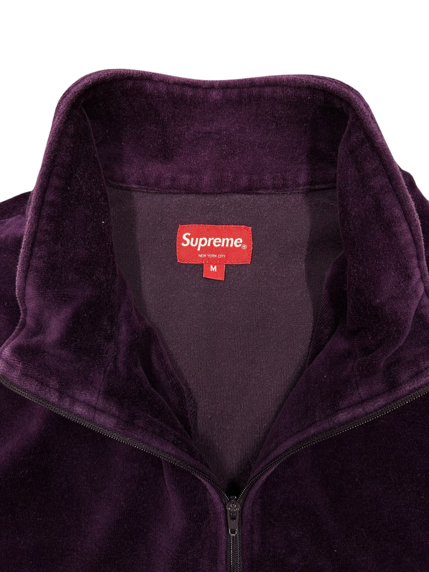 Sudadera Supreme velour morada half zip con logo script bordado