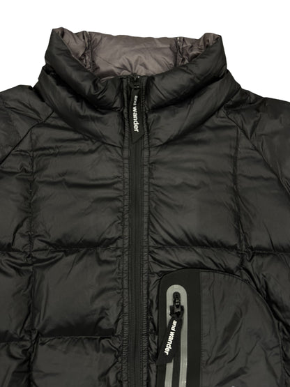 Chaqueta acolchada negra And Wander técnica ligera
