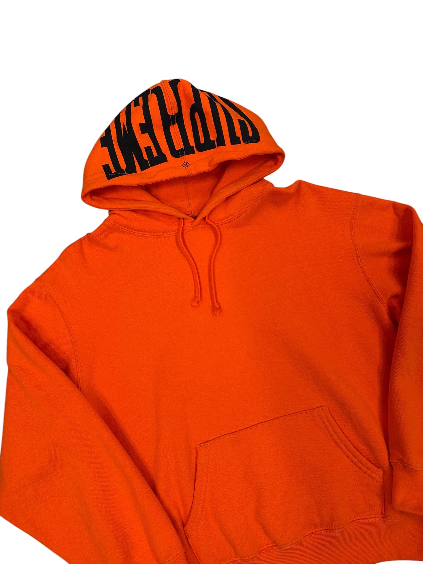 Sudadera Supreme naranja con gráfico tipográfico en capucha
